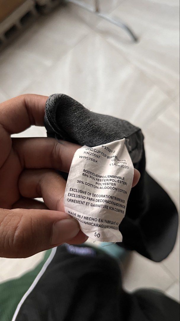 Dickies Temp-iQ Flex Cargo Shorts Black Size 50 (Category: Shorts) located in Cabuyao City. Submitted by bulandos (Listing ID 1465473289, Image 3). Description: - Brand: Dickies - Color: Black - Size: 50 - Material: 65% Polyester, 35% Cotton (Made in Nicaragua) - Comfort Tech: Temp-iQ cooling technology and Flex fabric waistband - Pockets: Multiple side cargo pockets and secure back welt pockets - Condition: Excellent / Ready to wear.