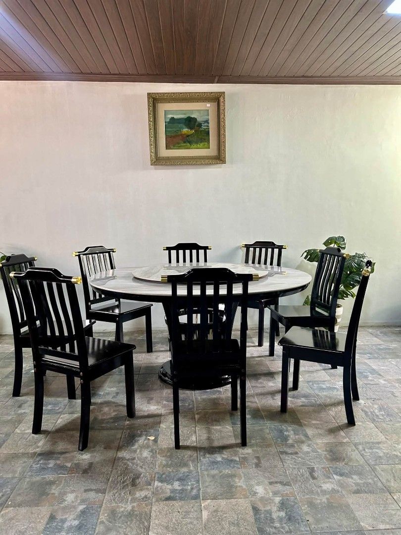 Dining Set (Category: Tables & Sets) located in Meycauayan. Submitted by marygracecasimiro (Listing ID 1465450651, Image 2). Description: 8 SEATER ROUND MODERN LUXURY DINING SET WITH LAZY SUSAN - Marble White + Black Gold P50k lang mga suki😍😍😍 63x63x31in MESA: Top: 150cm diameter (approx) Round - Sintered Stone / Faux Marble Slab - White with light gray veins, glossy na glossy! Hindi yung luma na salamin, ito yung uso ngayon na matibay, hindi 