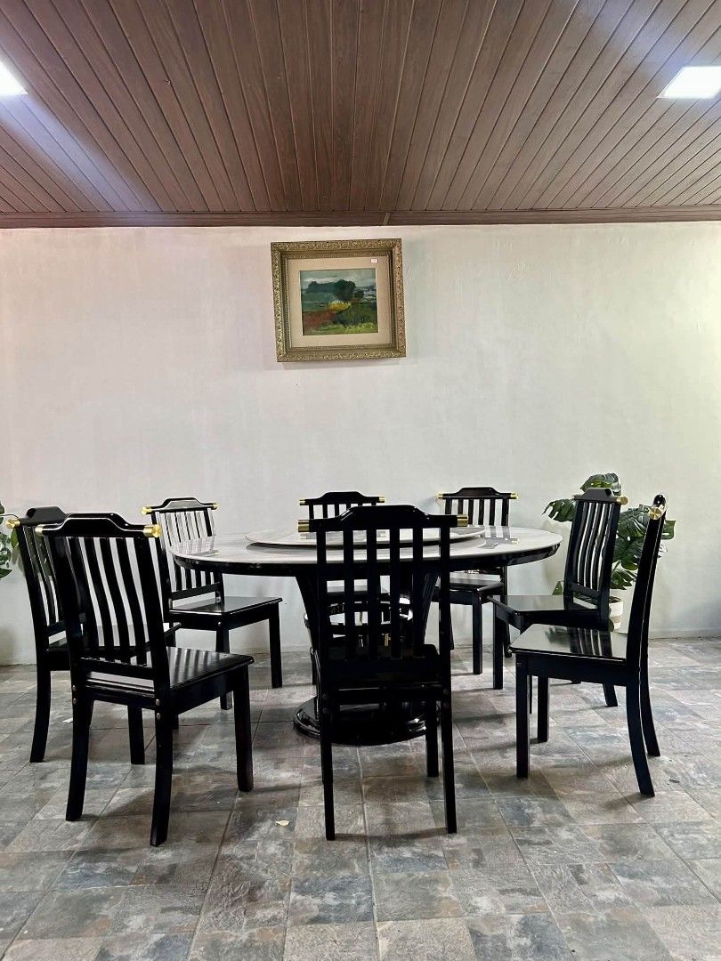 Dining Set (Category: Tables & Sets) located in Meycauayan. Submitted by marygracecasimiro (Listing ID 1465450651, Image 1). Description: 8 SEATER ROUND MODERN LUXURY DINING SET WITH LAZY SUSAN - Marble White + Black Gold P50k lang mga suki😍😍😍 63x63x31in MESA: Top: 150cm diameter (approx) Round - Sintered Stone / Faux Marble Slab - White with light gray veins, glossy na glossy! Hindi yung luma na salamin, ito yung uso ngayon na matibay, hindi 