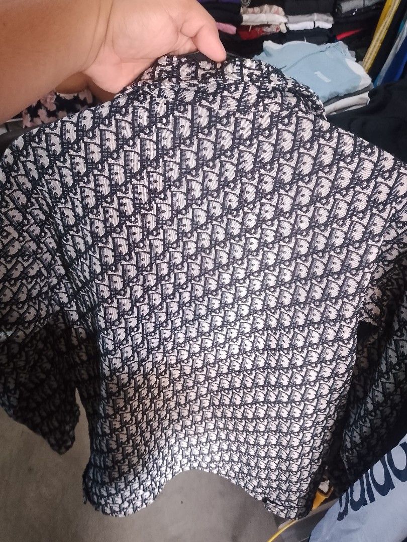 Dior (Category: Luxury Apparel) located in Aguinaldo. Submitted by johnpaulro63128 (Listing ID 1465383472, Image 3). Description: .