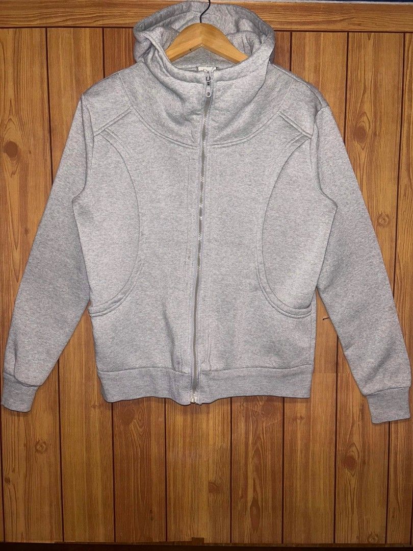 Dior Cozy Cuddle Up Jacket (Category: Hoodies) located in Manila. Submitted by zerowastethriftco. (Listing ID 1465560626, Image 1). Description: -Excellent Condition -10/10 Color Rate -Need Wash -Dimes L25xW22 -No issue.