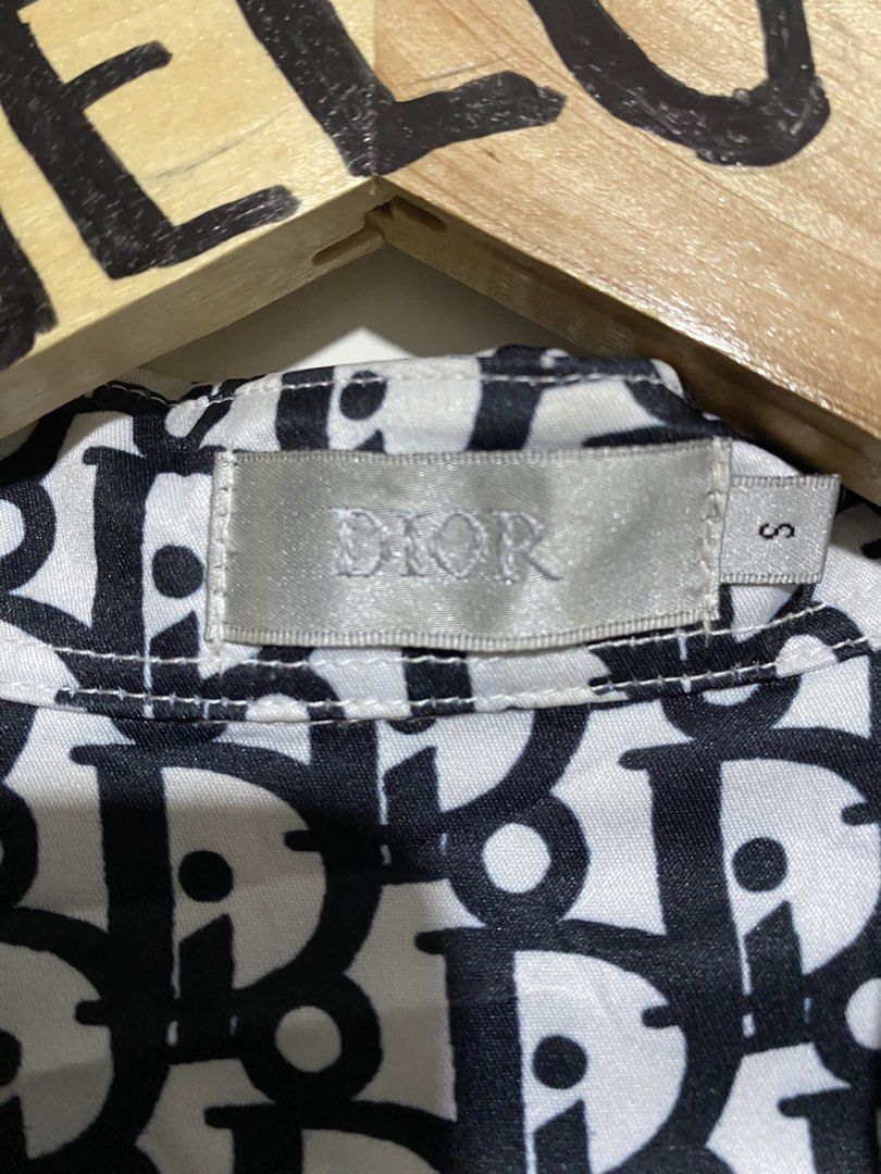 DIOR OBLIQUE MONOGRAM LONGSLEEVE (Category: Coats, Jackets and Outerwear) located in Cagayan de Oro. Submitted by ansasalab39908 (Listing ID 1465528922, Image 3). Description: Size S (W20xL27) Condition: Vgoodcondition Color rate:9.8/10 Flaws:None.