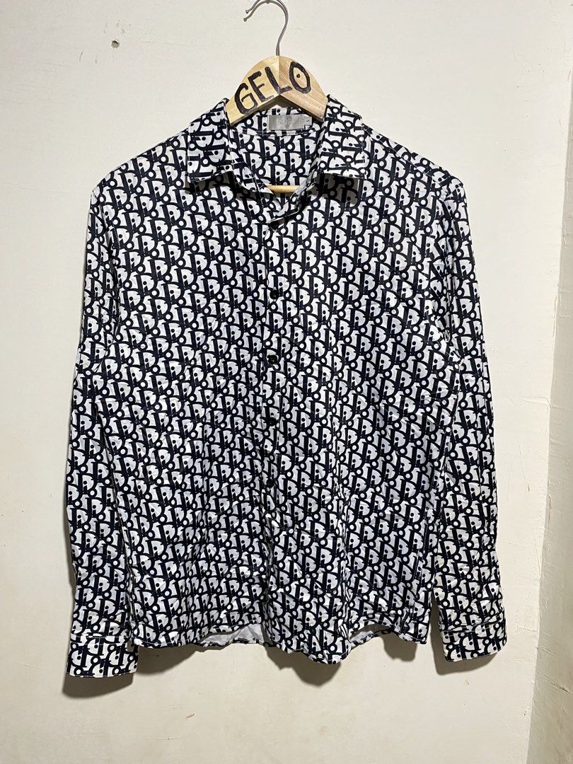 DIOR OBLIQUE MONOGRAM LONGSLEEVE (Category: Coats, Jackets and Outerwear) located in Cagayan de Oro. Submitted by ansasalab39908 (Listing ID 1465528922, Image 1). Description: Size S (W20xL27) Condition: Vgoodcondition Color rate:9.8/10 Flaws:None.