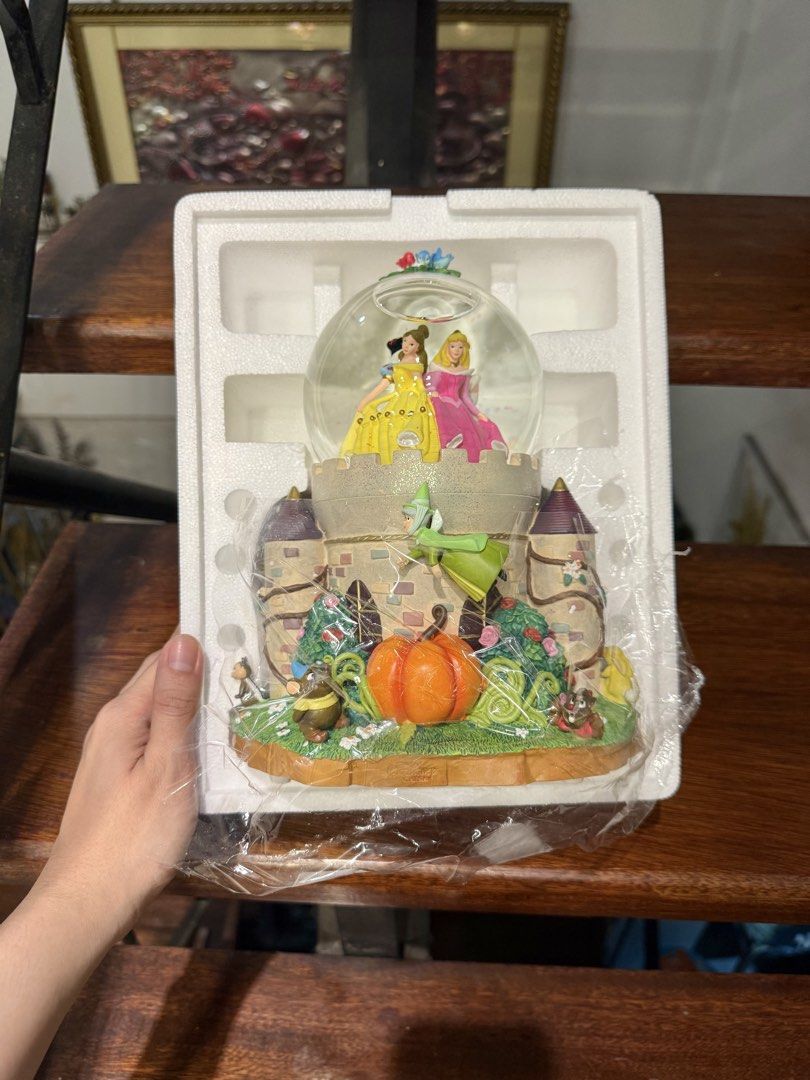 Disney Princesses Rotating Musical Snow Globe (Category: Vintage Collectibles) located in Manila. Submitted by blueseamarketing (Listing ID 1465505612, Image 1). Description: New in box Music plays Disney princesses rotating.