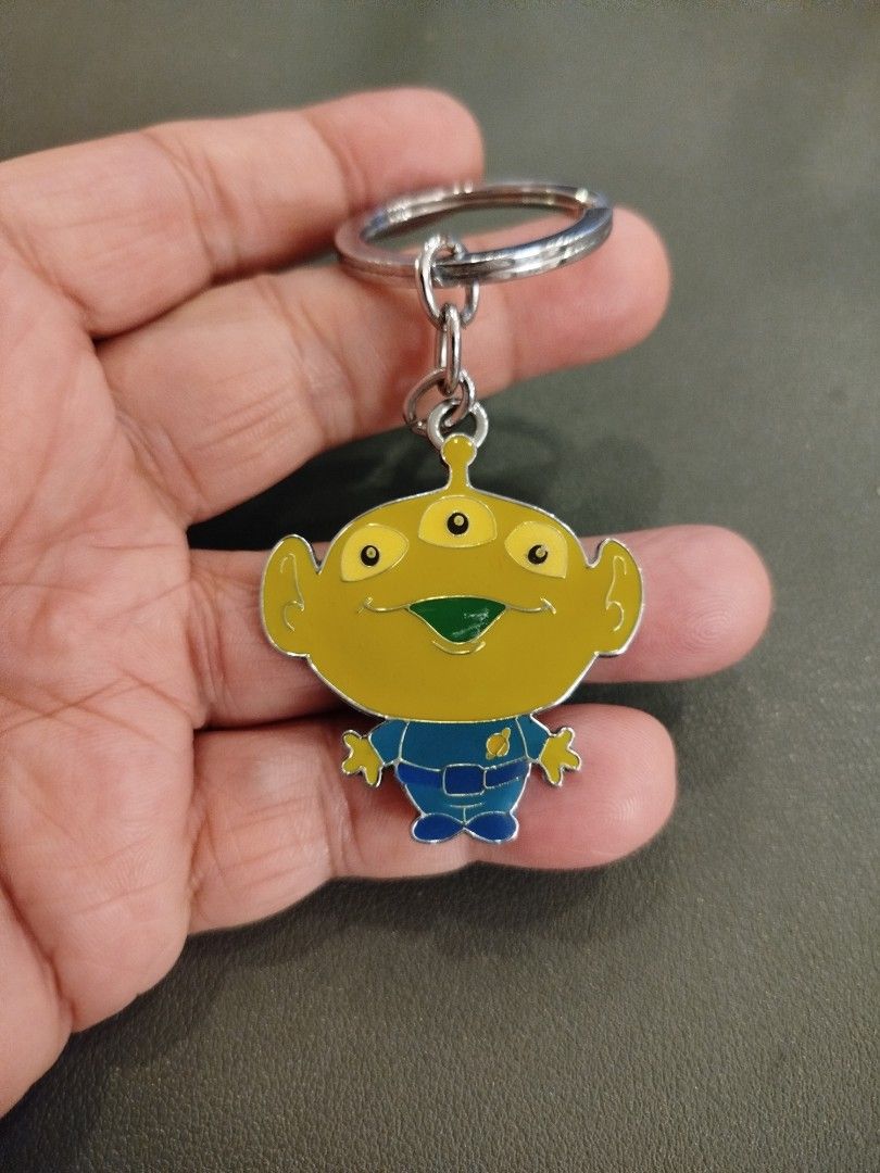 Disney toy story alien keychain (Category: Educational & Learning Toys) located in Quezon City. Submitted by toys_r_here (Listing ID 1465461382, Image 1). Description: GOOD FOR GIFT AND COLLECTION as is po Good condition First to pay gets the item pa check nalng sa pic yun condition pm me for questions ship pwede lalamove or jnt qc and marikina area.