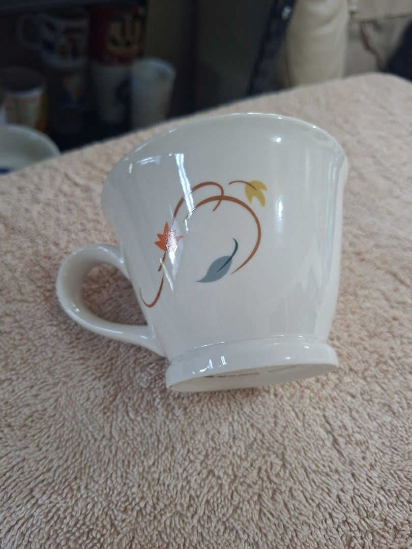 Disney Winnie the Pooh Mug (Category: Coffee & Tea Tableware) located in Consolacion. Submitted by luxekerei (Listing ID 1465500151, Image 2). Description: .