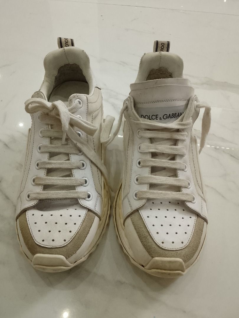 Dolce & Gabbana (Category: Sneakers) located in Quezon City. Submitted by kema2191 (Listing ID 1465458750, Image 1). Description: Needs wash lang.