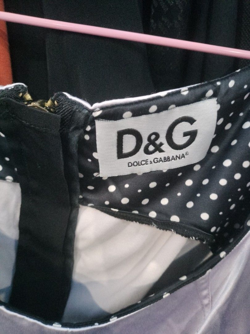 Dolce& Gabbana (Category: Activewear) located in Quezon City. Submitted by dex.colletions (Listing ID 1465525083, Image 3). Description: authentic preloved size- small pm.