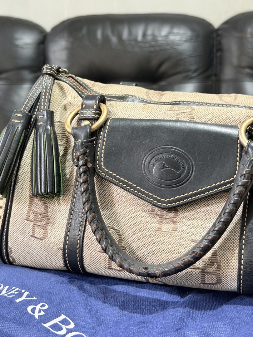 Dooney & Bourke Satchel Bag (Category: Shoulder Bags) located in Subic. Submitted by esteile30 (Listing ID 1465484179, Image 2). Description: Buyer will shoulder the sf fee‼️LBC/J&T.
