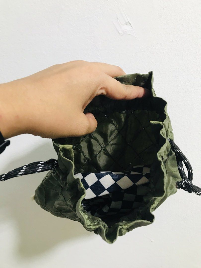 DRAWSTRING POUCH (Category: Purses & Pouches) located in Gamu. Submitted by 2022bagsbunny (Listing ID 1465411935, Image 2). Description: .