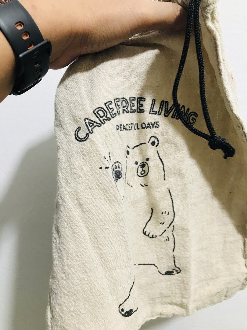DRAWSTRING POUCH (Category: Purses & Pouches) located in Gamu. Submitted by 2022bagsbunny (Listing ID 1465412014, Image 2). Description: .