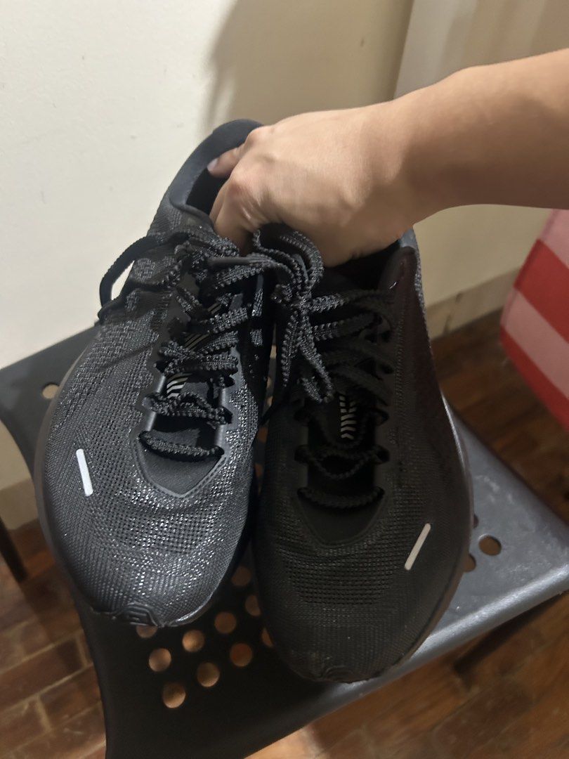 Dynafish Xiaonian US9 (Category: Sneakers) located in Mandaluyong City. Submitted by beangoose (Listing ID 1465514339, Image 3). Description: Mileage: 18km No box, laces upgraded as og ones were flimsy.