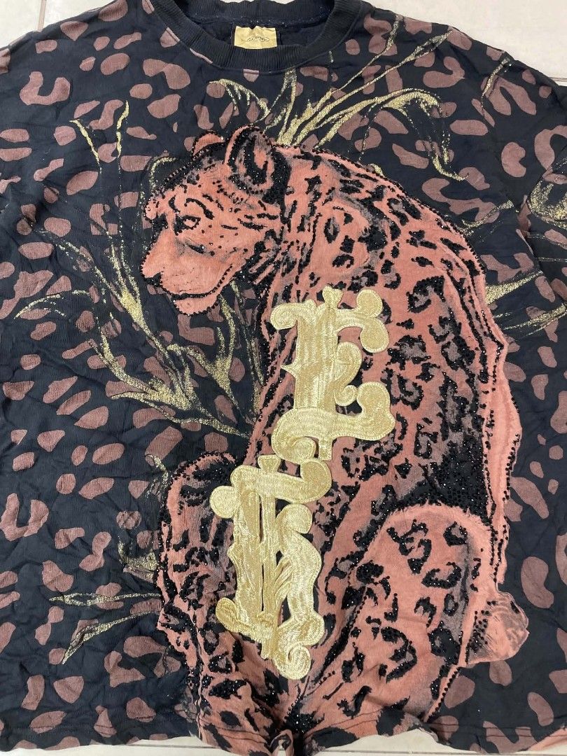 Ed Hardy Leopard Panther Graphic Tee Short Sleeve (Category: Tshirts & Polo Shirts ) located in Cainta. Submitted by riszizlux (Listing ID 1465472094, Image 3). Description: - Authentic Ed Hardy graphic t-shirt with gold neck tag - Bold all-over leopard print with glitter detailing - Large front panther graphic with gold embroidered text overlay - Relaxed crew neckline and short sleeves - Trendy oversized fit.