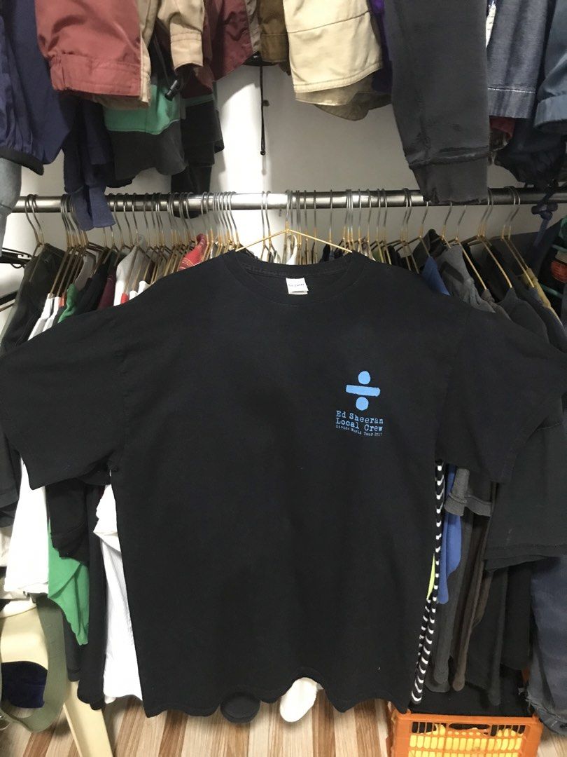 Ed Sheeran Divide Local Crew T-Shirt (Category: Tshirts & Polo Shirts ) located in Manila. Submitted by terlterlterl (Listing ID 1465532536, Image 1). Description: 29x20.5 no issue.