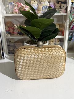 (Category: ) located in . Submitted by kiksy.closet (Listing ID 1465474221, Image 1). Description: .