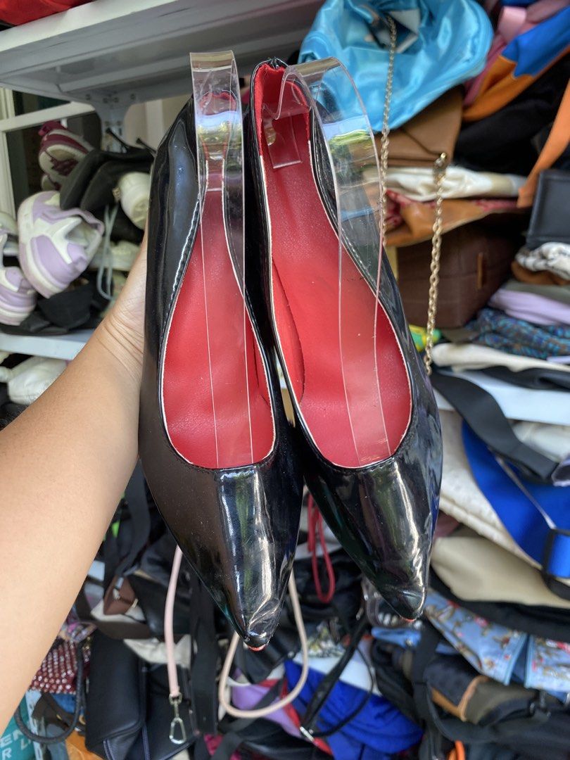 Elegant pointe heels (Category: Heels) located in Davao. Submitted by jennicaestrella_1995 (Listing ID 1465568079, Image 1). Description: .