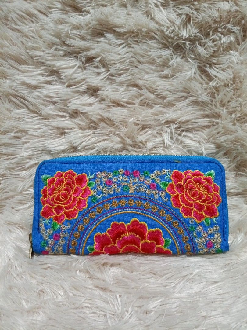 Embroidered Long Wallet (Category: Wallets & Card holders) located in Davao. Submitted by hermiepiam75360 (Listing ID 1465514340, Image 1). Description: .