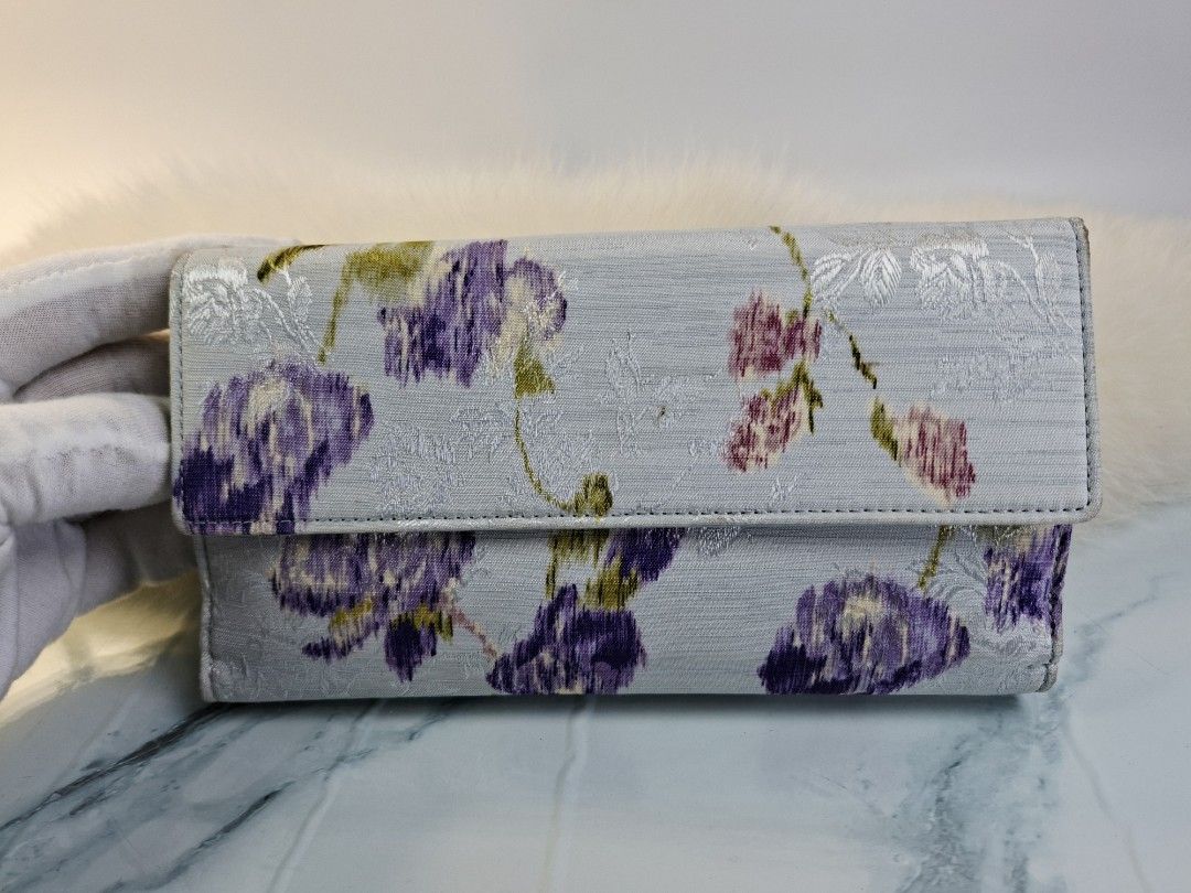 En Quête Floral Long Wallet Light Blue (Category: Wallets & Card holders) located in Pasay City. Submitted by onick_79 (Listing ID 1465506110, Image 1). Description: - Brand: en quête collection - Color/Design: Light blue with purple and white floral pattern - Features: Multiple card slots, bill compartments, secure snap button closure with front strap - Condition: Brand new with original price tag still attached - Perfect for organizing your car