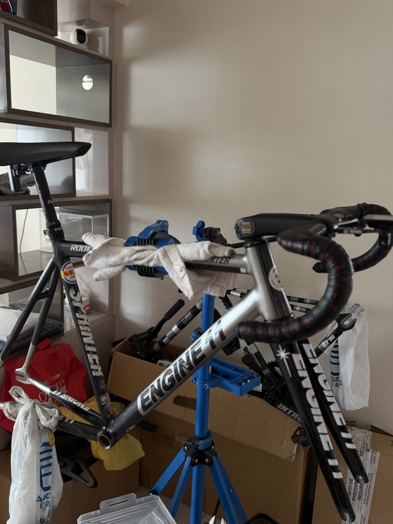 Engine 11 sprinter (Category: Bicycles) located in Singapore. Submitted by lowballpro (Listing ID 1465518569, Image 6). Description: One of the better condition sprinter 9-9.5/10 condi No crack,dent,dimple,fades,yellowing Small scratches only Very shiny still has its clear coat 🔥 Currently have offer for $1660 Shoot your offers .
