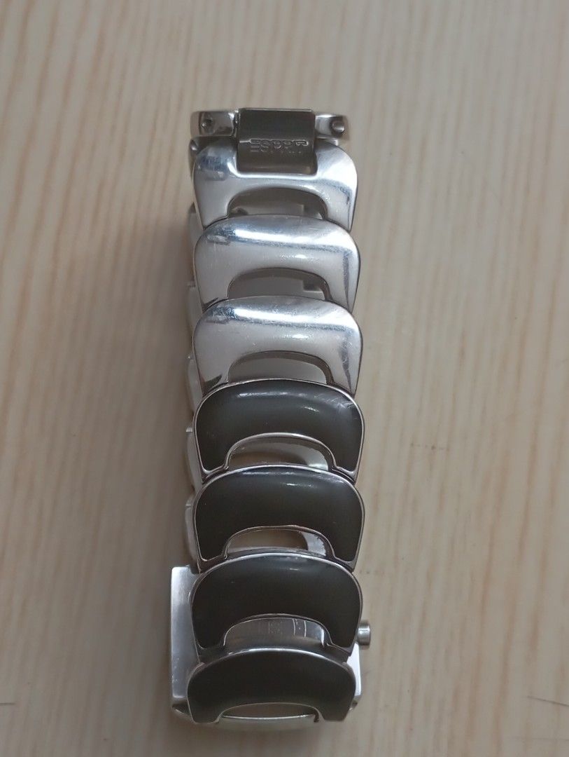 Espirit (Category: Women's Watches) located in Las Pinas. Submitted by quick_deals_great_finds2 (Listing ID 1465393055, Image 3). Description: Original good working condition Quartz with battery 25mm fits wrist 7 y.