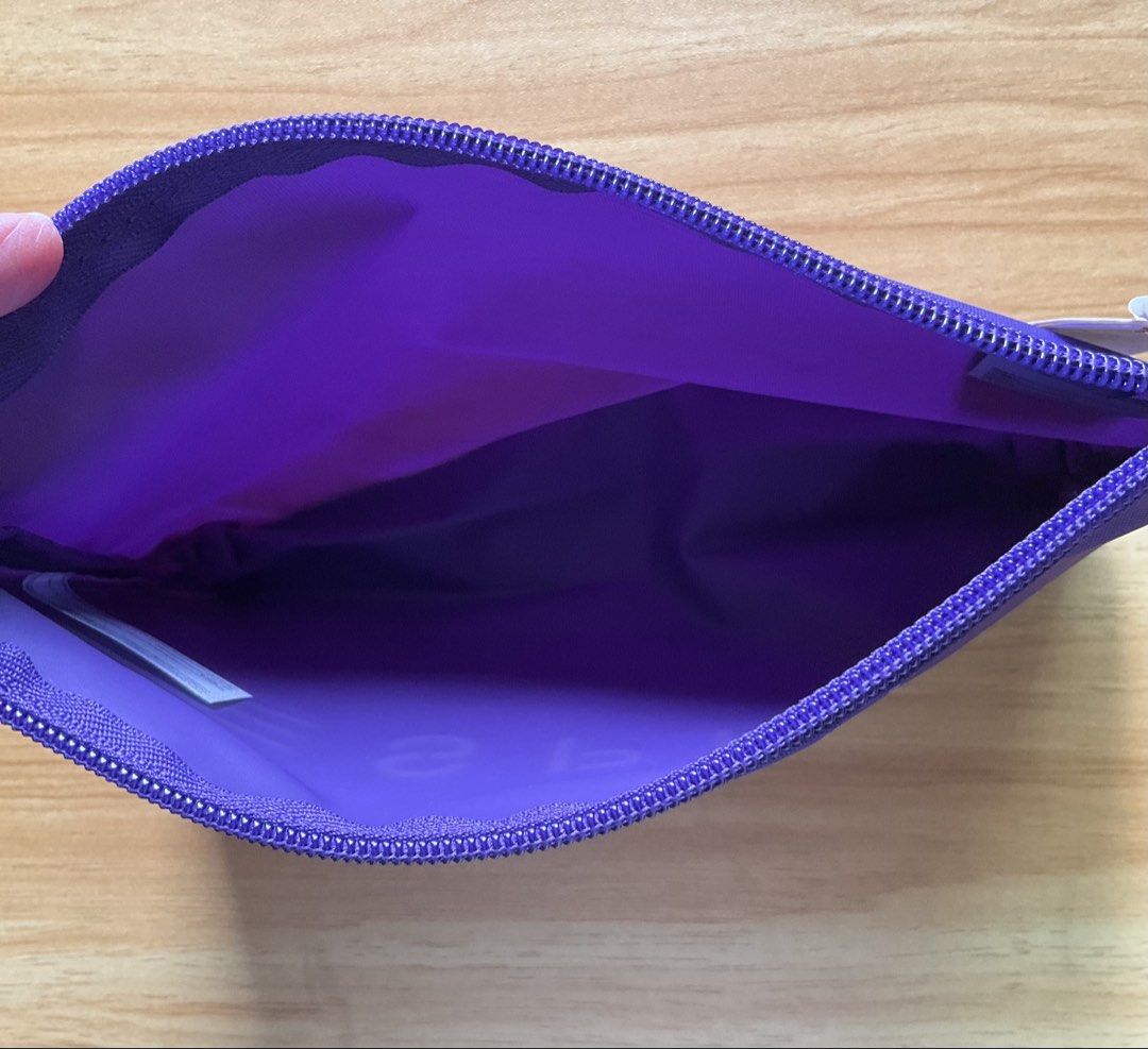 Esprit Pouch (Category: Purses & Pouches) located in Quezon City. Submitted by daintiesruss (Listing ID 1465518666, Image 3). Description: .