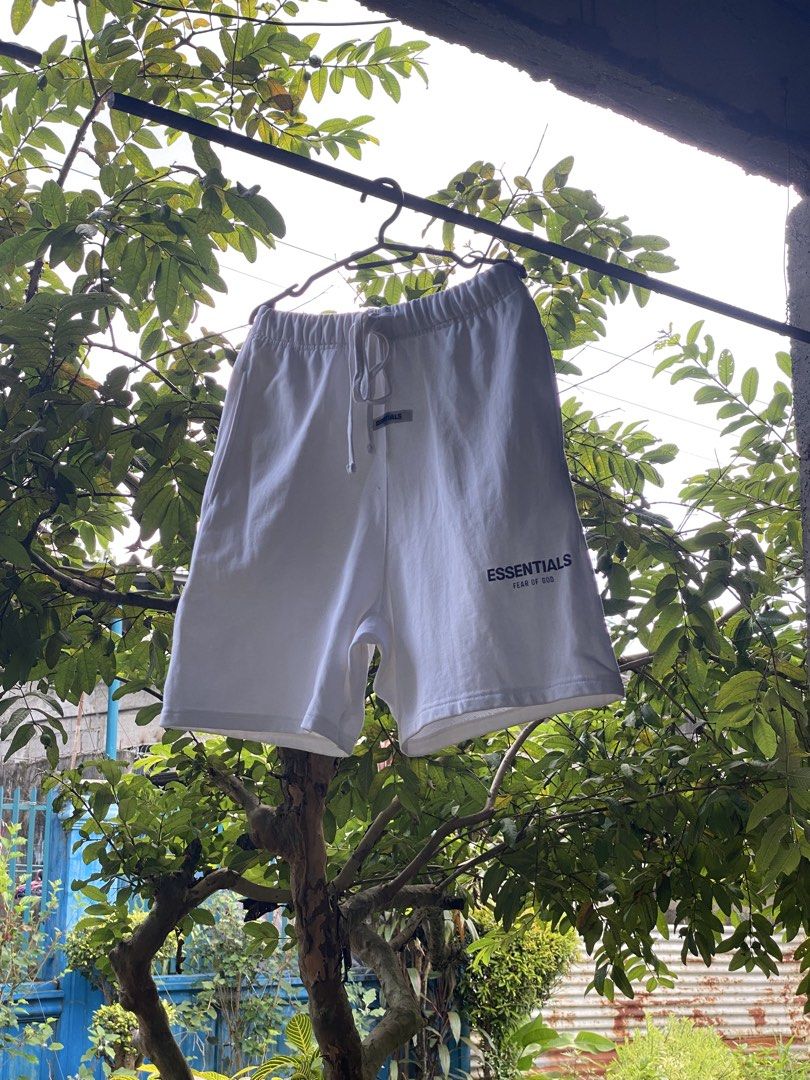 Essential shorts (Category: Shorts) located in Jaen. Submitted by oshimamark58418 (Listing ID 1465475340, Image 2). Description: - Brand: Essential - Color: White - Size: Medium 28 to 30 19 length 12 leg hole - Material: 80% cotton, 20% polyester blend for soft comfort - Features elastic waistband with adjustable drawstring, side pockets, back pocket, and signature branding - Condition: Excellent, well-maintained.