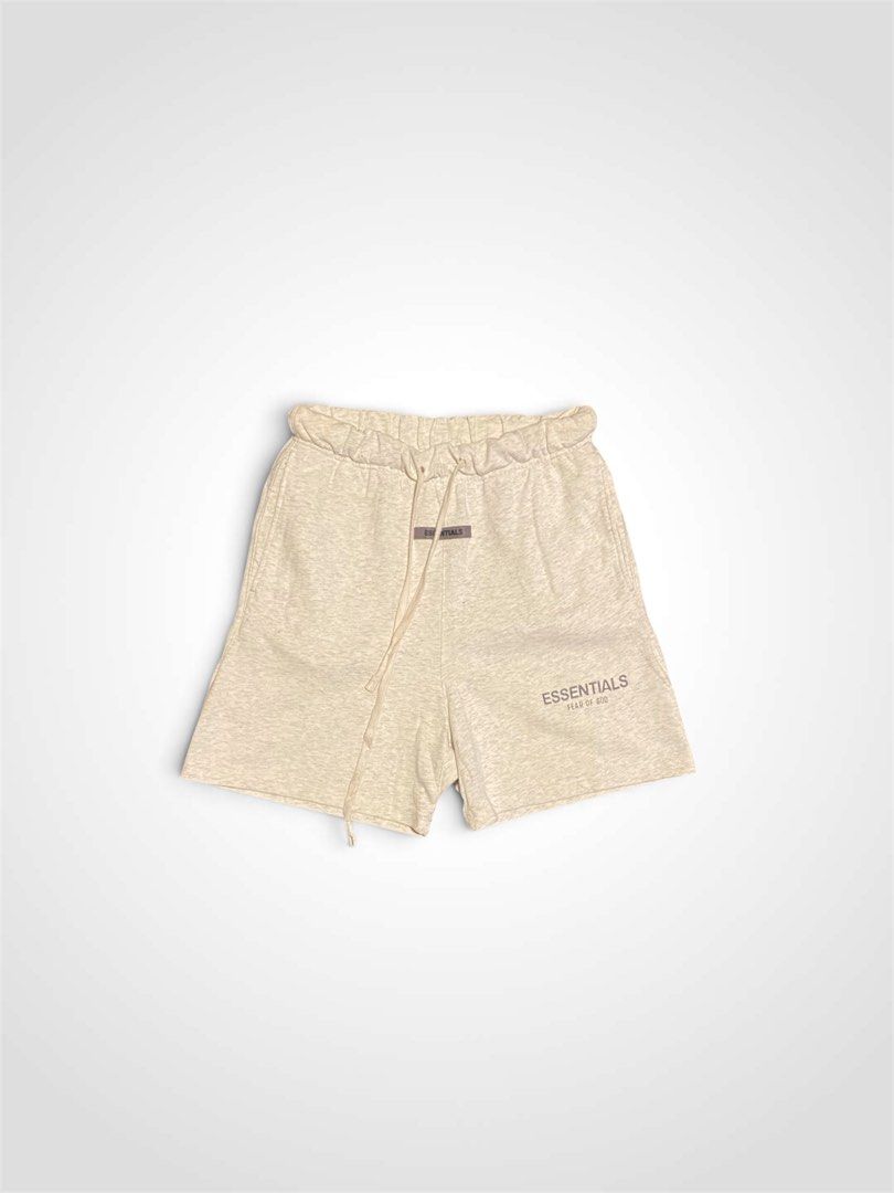 Essentials short (Category: Shorts) located in Talavera. Submitted by adrnvault (Listing ID 1465384814, Image 1). Description: Excellent condition Color rate 9/10 issue only cut tag, no others issue Waist: 27-30 Length: 16.5 .