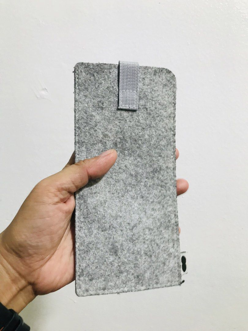 EYEGLASS POUCH (Category: Purses & Pouches) located in Gamu. Submitted by 2022bagsbunny (Listing ID 1465407217, Image 2). Description: .