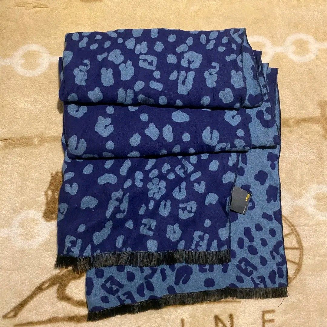 Fendi Leopard Pattern Scarf (Category: Scarves) located in Manila. Submitted by bidgeyow20688 (Listing ID 1465498570, Image 1). Description: off/legit verygood condition issue stain.
