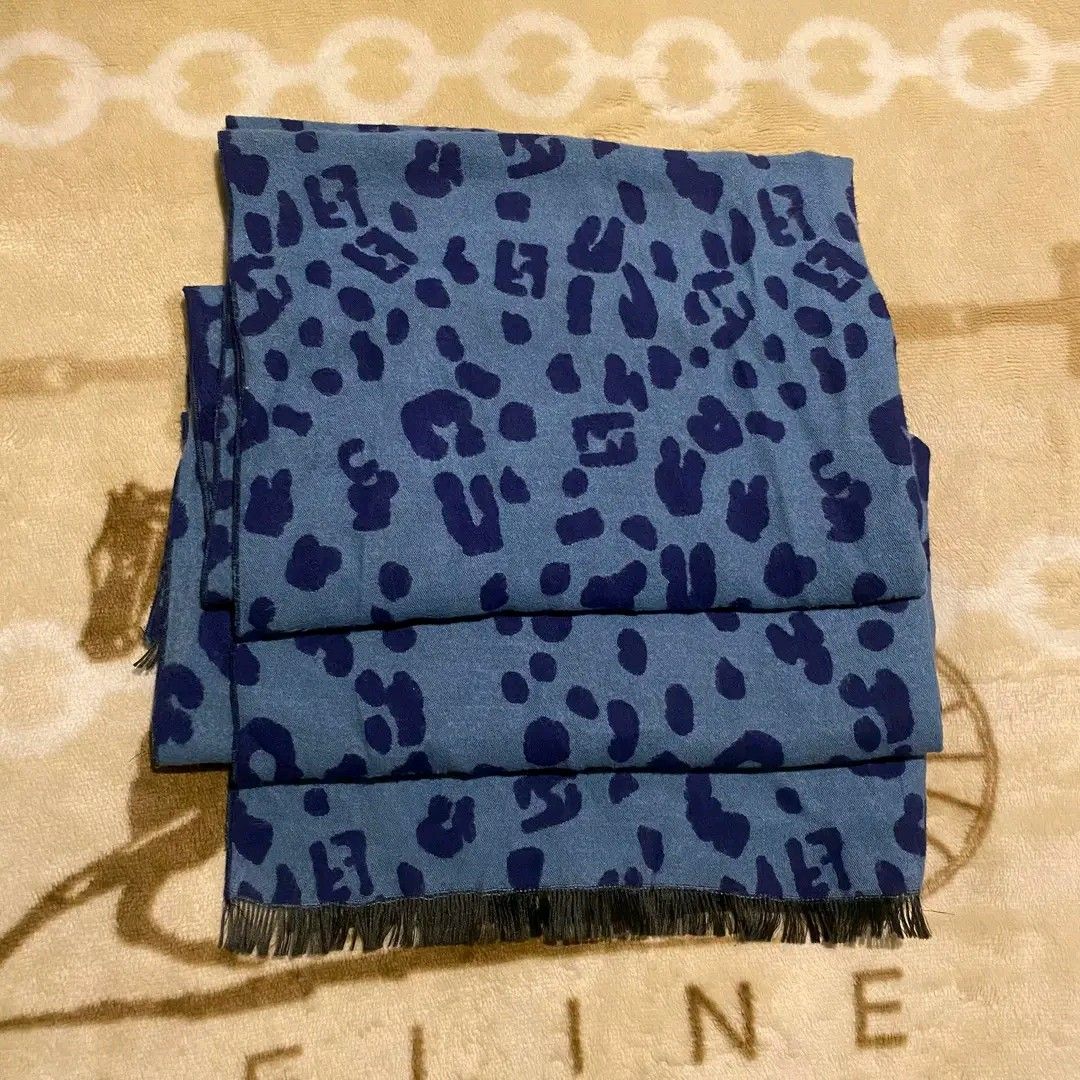 Fendi Leopard Pattern Scarf (Category: Scarves) located in Manila. Submitted by bidgeyow20688 (Listing ID 1465498570, Image 2). Description: off/legit verygood condition issue stain.