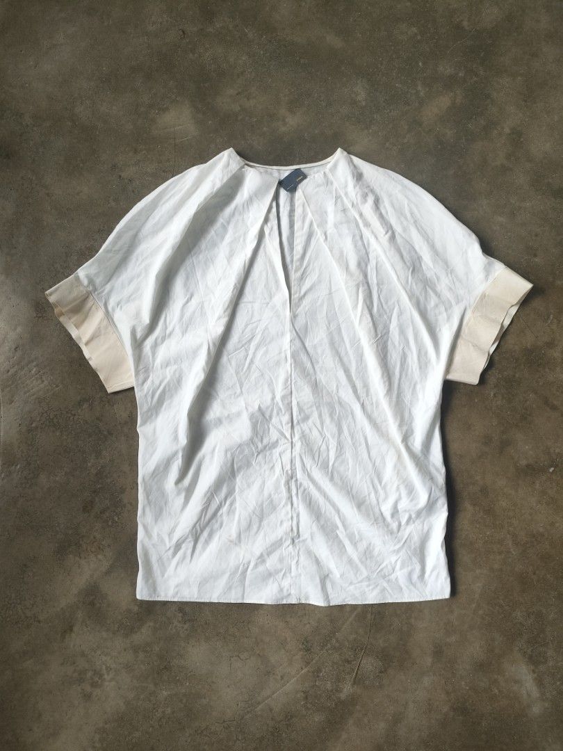 FENDI White Cotton Shirt (Category: Shirts) located in Angeles City. Submitted by thestorageroom (Listing ID 1465459675, Image 1). Description: not totally well used as is where is from japan boxes only needs wash has yellow stains maganda po to pag nalabhan no holes and scratches yung neck tag isa lang talaga nakatahi size 40 on tag offer me for info and dimension negotiable +sf.