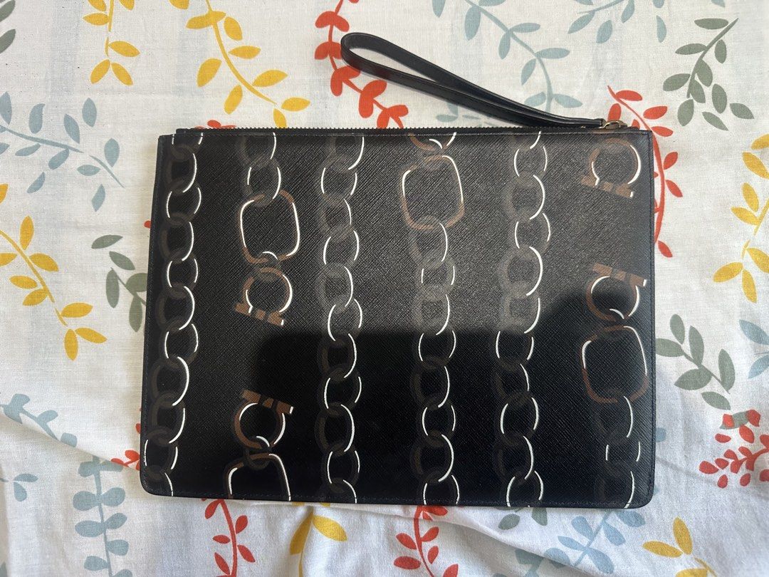 Ferragamo Clutch bag (Category: Luxury Bags & Wallets) located in Baliuag. Submitted by ritzkisses (Listing ID 1465397162, Image 3). Description: Black with print. barely used. with box.