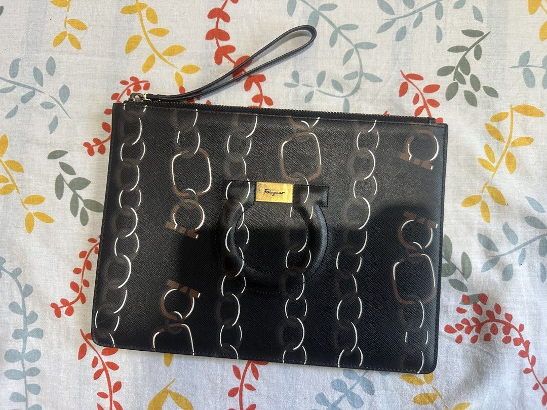 Ferragamo Clutch bag (Category: Luxury Bags & Wallets) located in Baliuag. Submitted by ritzkisses (Listing ID 1465397162, Image 1). Description: Black with print. barely used. with box.