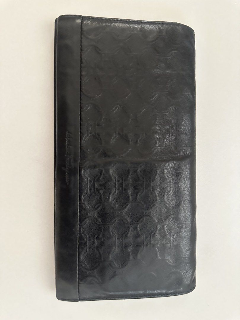 Ferragamo wallet for Men (Category: Luxury Bags & Wallets) located in Caloocan City. Submitted by quickmoon.b44553 (Listing ID 1465389226, Image 1). Description: COP through LBC.