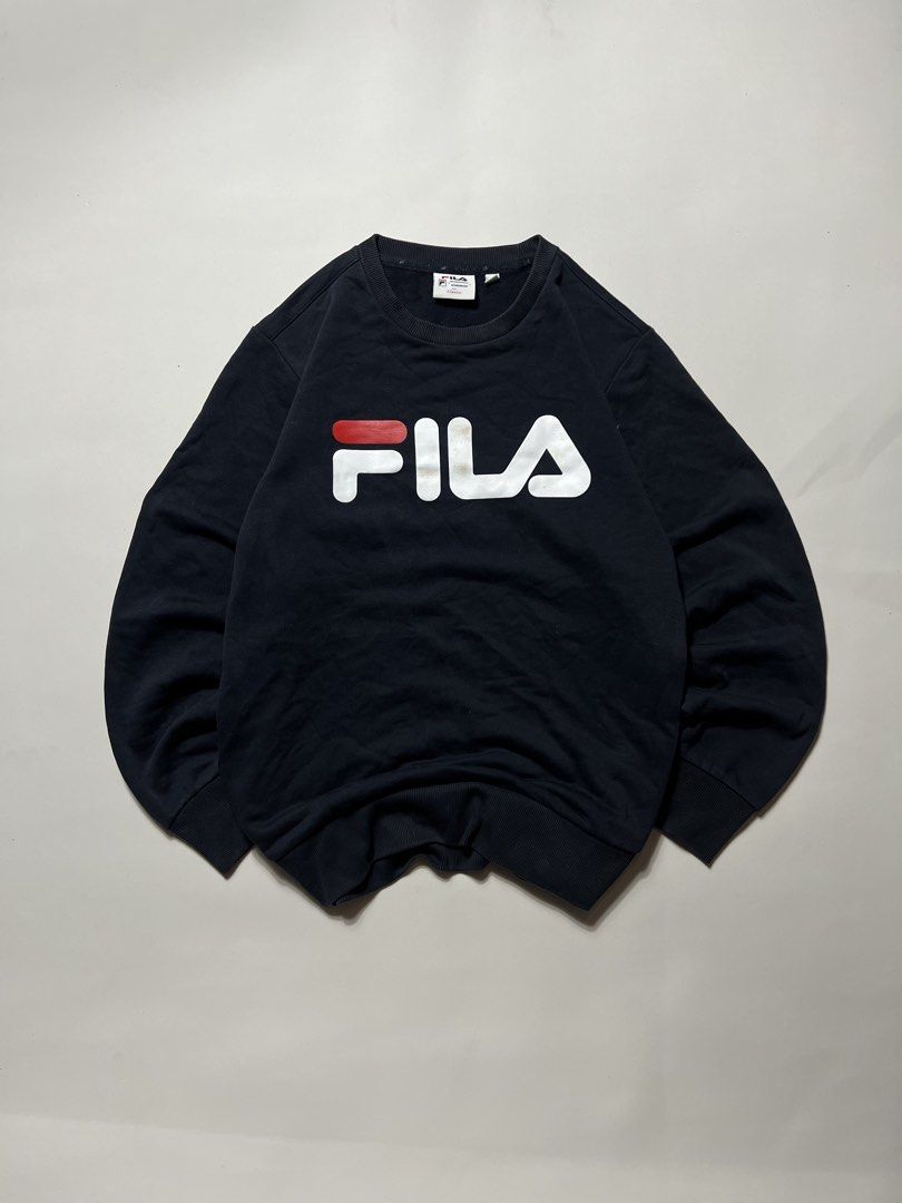 Fila big logo script sweatshirt (Category: Hoodies) located in Manila. Submitted by tripnimichael (Listing ID 1465463379, Image 1). Description: Size-Large Width-21 Length-26 Issue-None .