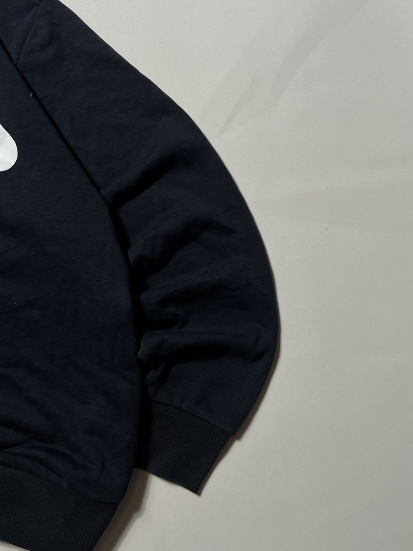 Fila big logo script sweatshirt (Category: Hoodies) located in Manila. Submitted by tripnimichael (Listing ID 1465463379, Image 3). Description: Size-Large Width-21 Length-26 Issue-None .