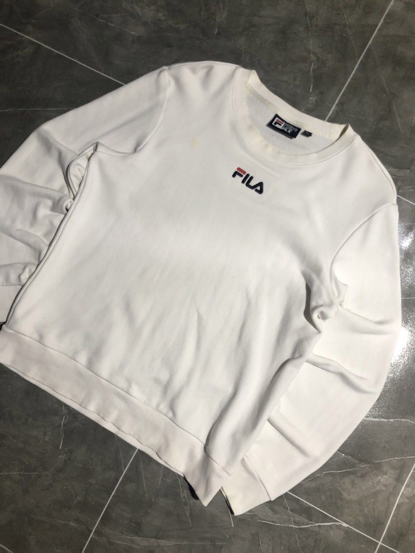 FILA white mid script embroided longsleeve (Category: Coats, Jackets and Outerwear) located in Manila. Submitted by buksthrifthing (Listing ID 1465436550, Image 2). Description: 21 by 26 Small to Medium No issue 9.5/10 color rate Good condition.