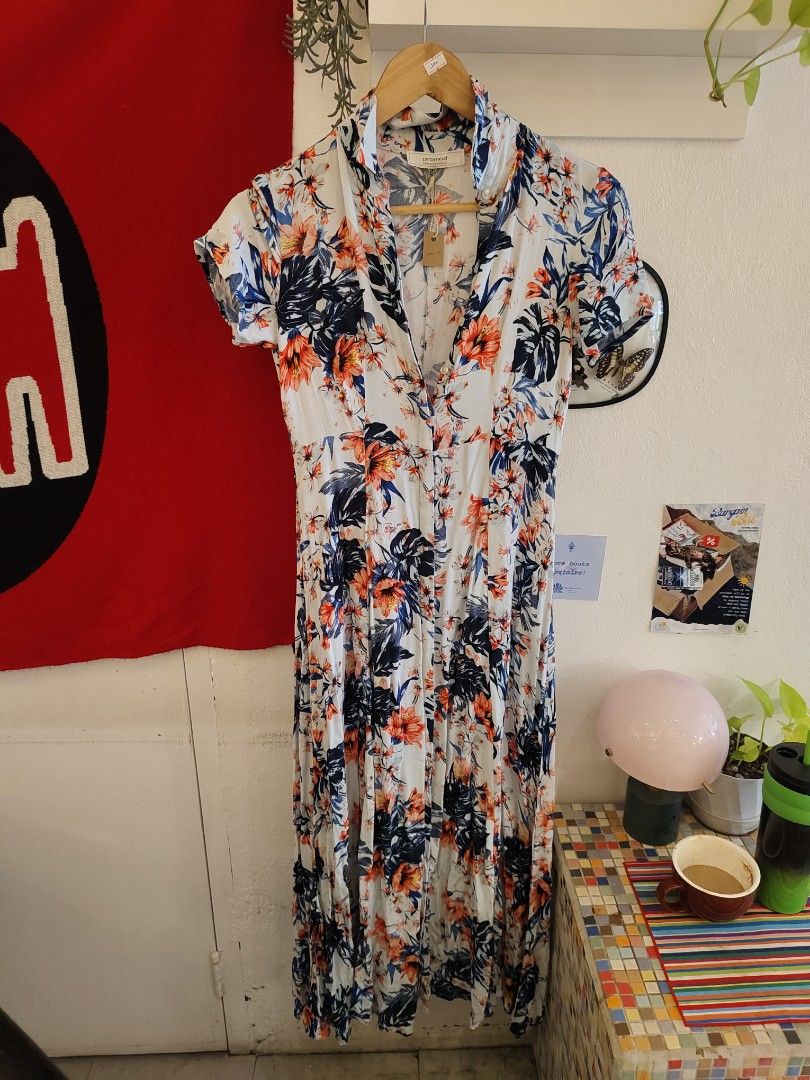 floral midi dress (Category: Dresses) located in Manila. Submitted by thrift_pasig. (Listing ID 1465401257, Image 1). Description: .