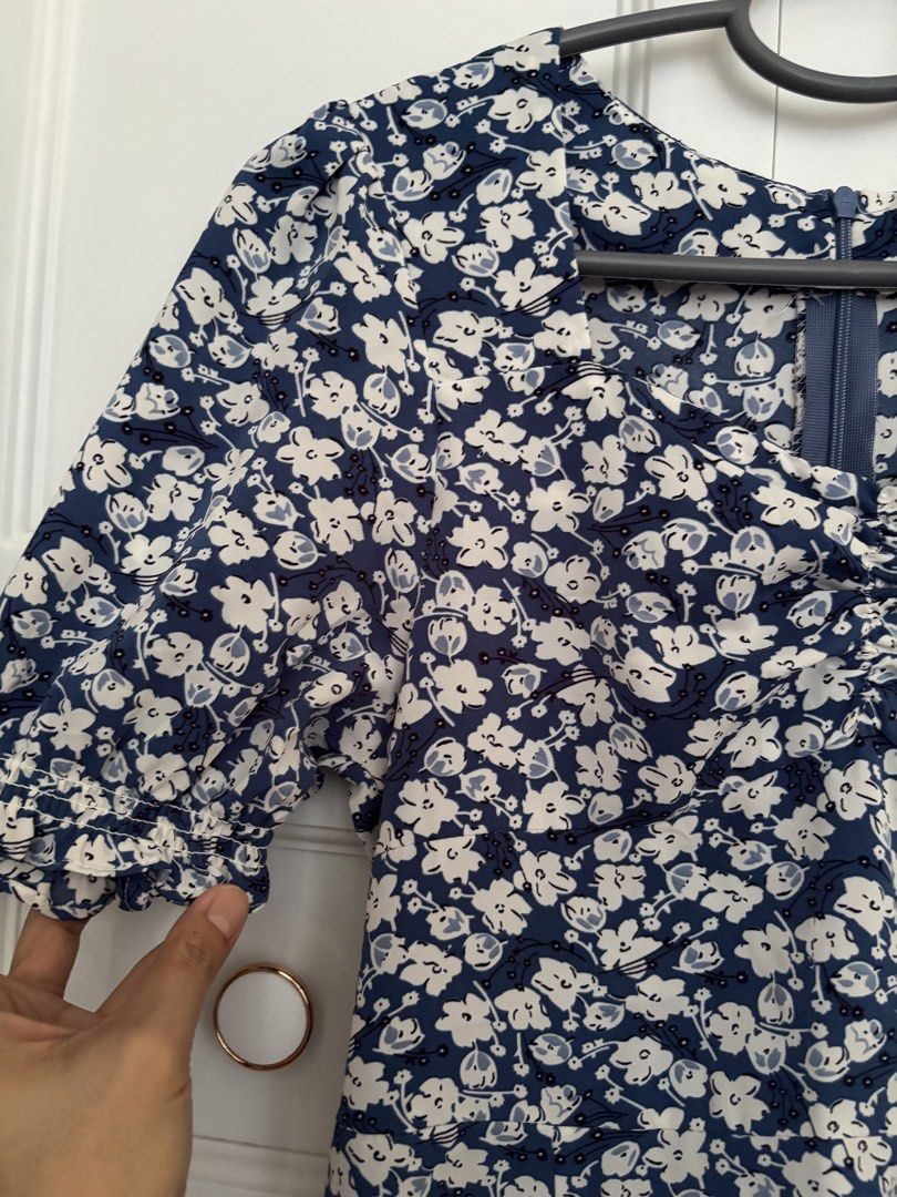 Floral Midi Dress (Category: Dresses) located in Nabua. Submitted by prlvdthgss (Listing ID 1465508204, Image 3). Description: The first photo is AI-generated ✨ RFS: Hindi kasya sakin 🥲 pero ang ganda nito when worn 🥰 Best fit is medium 💖 Price+sf Gcash/Maribank 📍camsur, bicol .