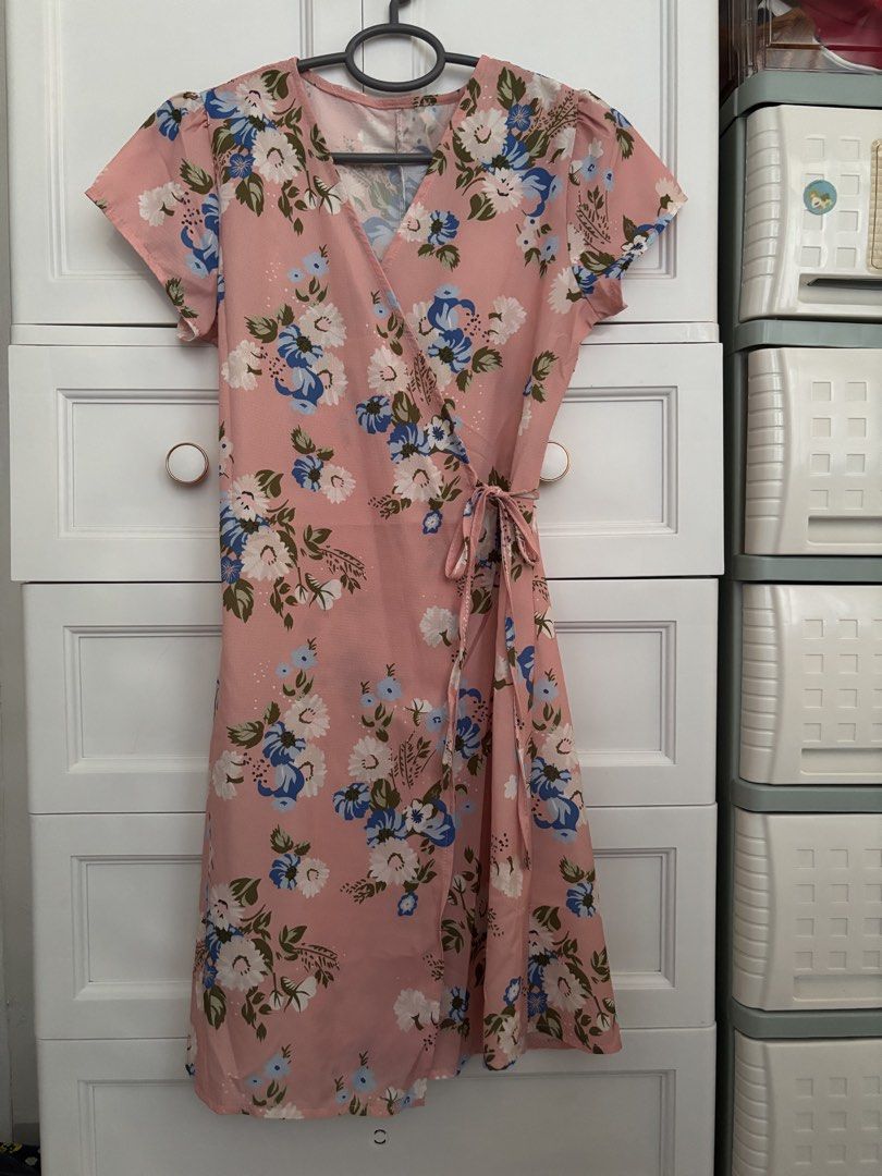 Floral Wrap Around Dress (Category: Dresses) located in Nabua. Submitted by prlvdthgss (Listing ID 1465508604, Image 2). Description: The first photo is AI-generated ✨ RFS:Decluttering 💖 Can fit to small-medium Price+sf Gcash/Maribank 📍camsur, bicol .