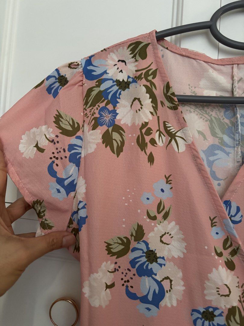 Floral Wrap Around Dress (Category: Dresses) located in Nabua. Submitted by prlvdthgss (Listing ID 1465508604, Image 3). Description: The first photo is AI-generated ✨ RFS:Decluttering 💖 Can fit to small-medium Price+sf Gcash/Maribank 📍camsur, bicol .