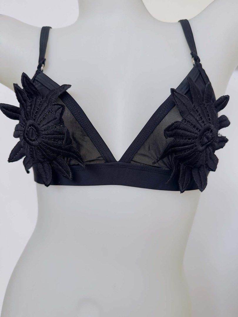 flower black bra nopads 34Ab (Category: Undergarments & Loungewear) located in San Jose. Submitted by 99ners (Listing ID 1465500448, Image 1). Description: .