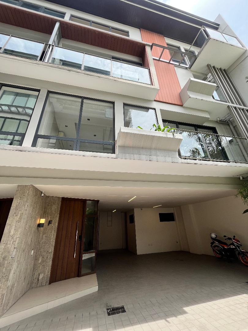 (Category: ) located in . Submitted by ImatchRealty_Kins (Listing ID 1465397987, Image 1). Description: .