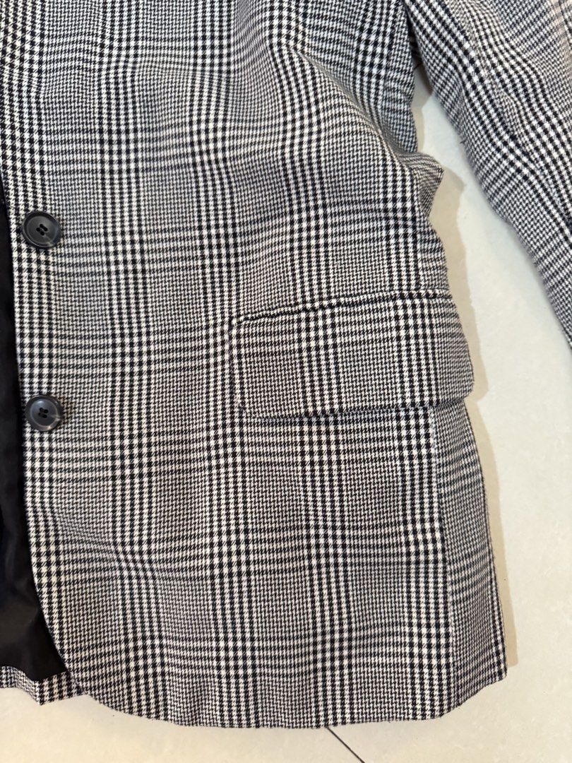 Forever 21 Black and White Plaid Blazer (Category: Coats, Jackets and Outerwear) located in Quezon City. Submitted by sweetlyluxe (Listing ID 1465484198, Image 3). Description: - Brand: Forever 21 - Size: S - Pattern: Classic black and white houndstooth plaid - Details: Two front buttons, flap pockets, fully lined - Style: Perfect layering piece for workwear or smart casual outfits, office, corporate - Condition: Minimal wear, clean overall condi