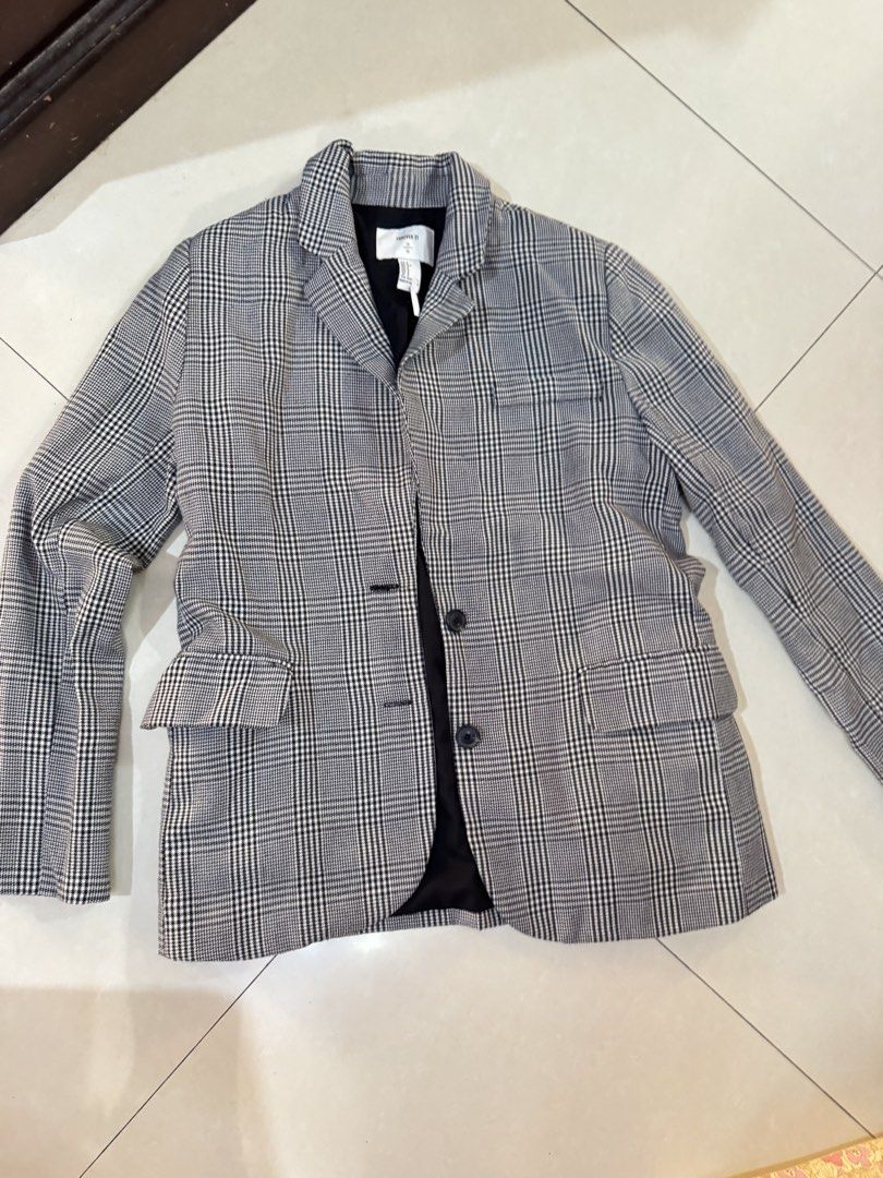 Forever 21 Black and White Plaid Blazer (Category: Coats, Jackets and Outerwear) located in Quezon City. Submitted by sweetlyluxe (Listing ID 1465484198, Image 1). Description: - Brand: Forever 21 - Size: S - Pattern: Classic black and white houndstooth plaid - Details: Two front buttons, flap pockets, fully lined - Style: Perfect layering piece for workwear or smart casual outfits, office, corporate - Condition: Minimal wear, clean overall condi