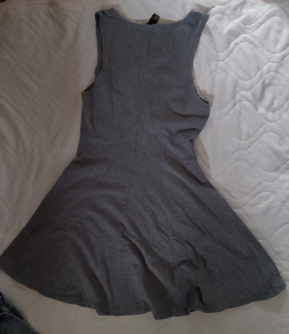 Forever 21 Grey Tank Dress (Category: Dresses) located in Aroroy. Submitted by itsyviii (Listing ID 1465534397, Image 2). Description: - Brand: Forever 21 - Item: Grey skater dress - Size: Medium - Style: Tank top style, scooped neckline, sleeveless, fitted bodice, and flared skirt - Material: Soft, stretchy jersey fabric - Condition: Good basic piece - Versatility: Perfect for casual daily wear, easy to dress up with a jacket or sneakers.