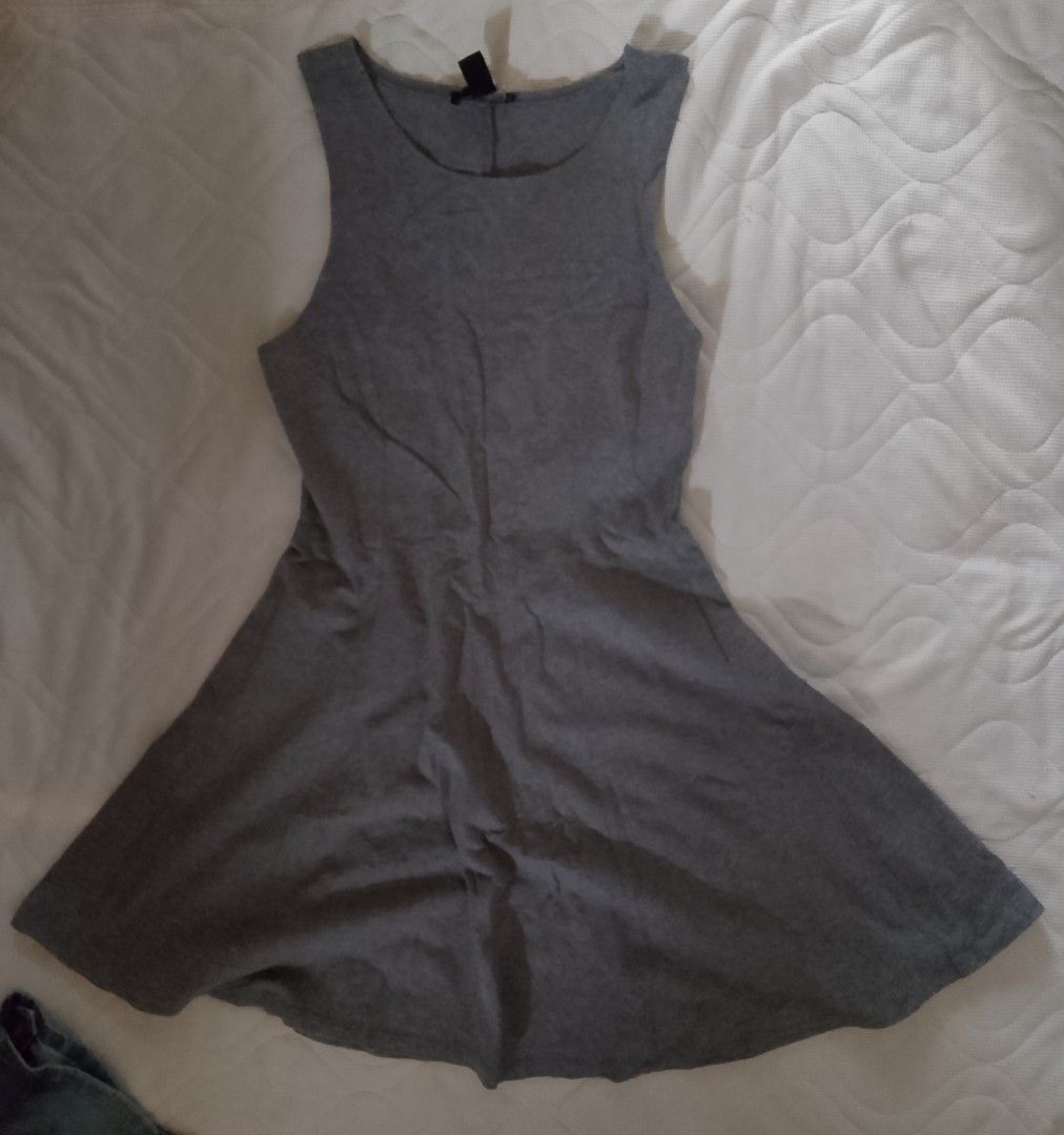 Forever 21 Grey Tank Dress (Category: Dresses) located in Aroroy. Submitted by itsyviii (Listing ID 1465534397, Image 1). Description: - Brand: Forever 21 - Item: Grey skater dress - Size: Medium - Style: Tank top style, scooped neckline, sleeveless, fitted bodice, and flared skirt - Material: Soft, stretchy jersey fabric - Condition: Good basic piece - Versatility: Perfect for casual daily wear, easy to dress up with a jacket or sneakers.