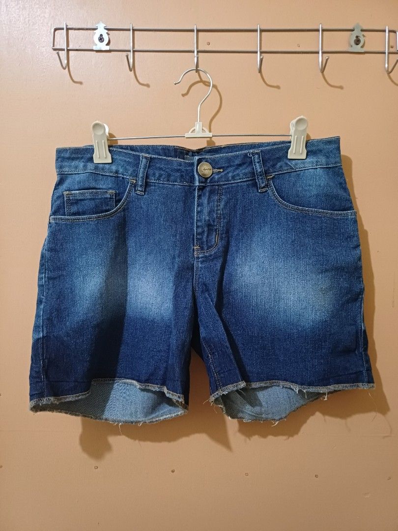Forme (Category: Shorts) located in Naguilian. Submitted by impulsive.buyer02 (Listing ID 1465477096, Image 1). Description: .