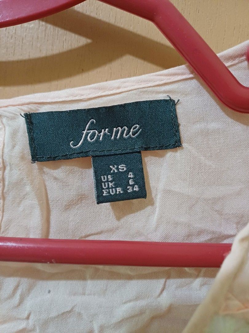 Forme (Category: Blouses) located in Naguilian. Submitted by impulsive.buyer02 (Listing ID 1465477550, Image 2). Description: .