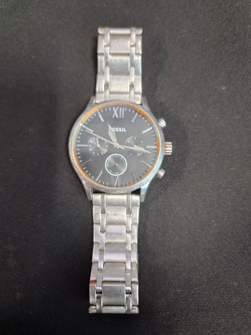 Fossil BQ2469MSET Chronograph Watch (Category: Men's Watches) located in Manila. Submitted by aranduyo (Listing ID 1465565338, Image 2). Description: - Brand: Fossil - Model: BQ2469MSET - Color: Silver-tone case and bracelet with a dark grey dial - Features: Roman numerals (12 & 6 o'clock), 3 functional subdials, chronograph display - Material: Stainless steel link bracelet - Water Resistance: Up to 5 ATM - Condition: Pre-owned with visible wear 